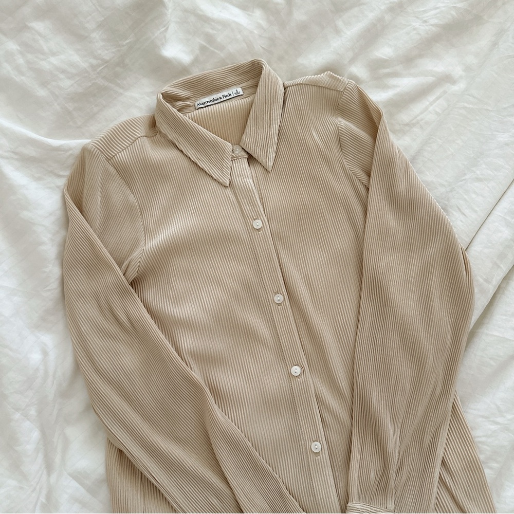 Abercrombie Relaxed Cream Long-Sleeve Satin Plisse Shirt